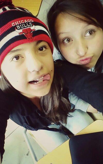 ツ &  ツ