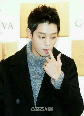 parody of ullzang, dj, mc, and rocke jung joonyoung.  [OT∆KU;vampyaoi]