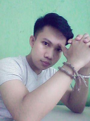 Ada 2 pendapat..!!! Ada yang bilang gw ganteng ada yang bilang gw manis,,Berita nya masih simpang siur...!!!!