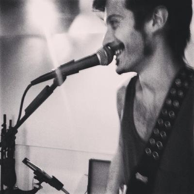 Jhanniel artista argentino que fusiona Rock, Pop, Funk y sonidos étnicos. @jhannieloficial http://t.co/ndscxK9Hnq Contrataciones: booking@jhanniel.com.ar