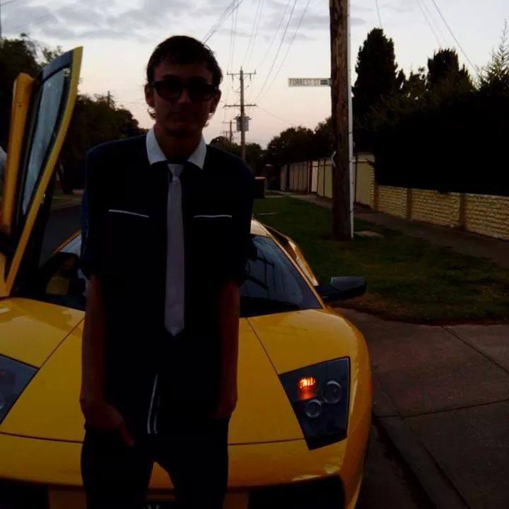 an australian youtuber trying to get big play fifa and fps and will do some real life drifting and mods to my car