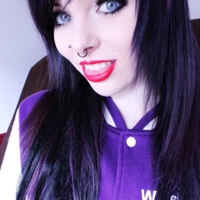 Hi, my name is Kat. I'm the 17 year old daughter of Satan. Hehe, not really. I like to sing, and draw.