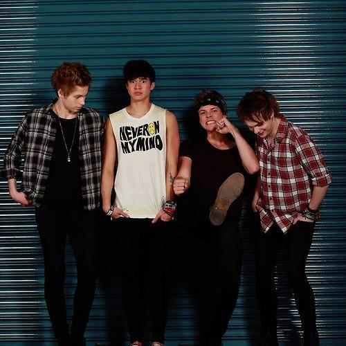 Hiii you just got a free follow, PLEASE FOLLOW ME @washemmo1996 and i follow u back  (: