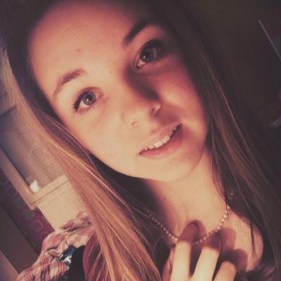 ahs_moonstuck's profile picture. Mariée et amoureuse de Evan Peters. Désolé.