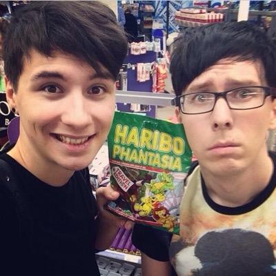 HI PLEASE GO FOLLOW @prismaticphan