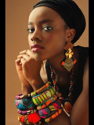 Storyteller, Raconteur, Nigerian Sweetheart, Writer, Video Game/Cartoon/Cinema lover and passionate about stories.