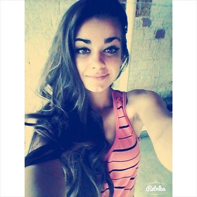 Te falo tanta coisa enquanto tento segura  a lágrima que insiste em cair ♪ ✌❤