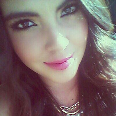 DannieFlores_'s profile picture. Live by the sun. Love by the moon; We are who we choose to be♡