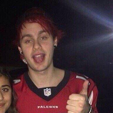 follow me @murdershousemgc and tweet me for dm to 5sos band account!!!