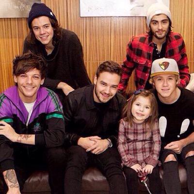 here to help with atleast 1/4+1/5•Louis cousin follows•luke/4+band
•Kaitlin•Ceren•Dilem