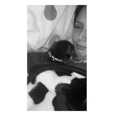 una vez necesité una mano amiga y lo que encontré fue una pata amiga, no me pudo ir  mejor.  @jasantosdiaz TE AMO.     instagram: rooodooog4