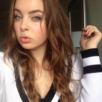 Playboy live Cam girl ➪ I pose nudes! 185k already Following me on Instagram why wouldnt u? tweet me something funny
