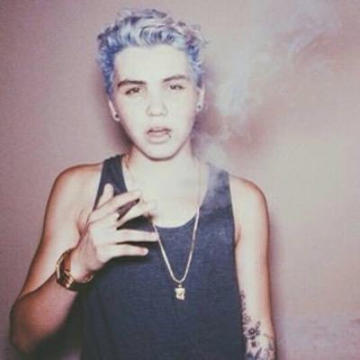 I am a bad bitch. You cant be a bad bitch but you can shut the fuck up✋ Twaimz is life. Twaimz is bae. Twaimz is a bad bitch.