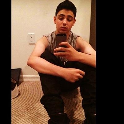 h3holdsm3's profile picture. 15 Directioner Basketball