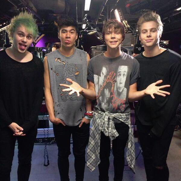 Hey,you just get a free follow,please follow me @washemmo1996 & i'll follow u back. :D