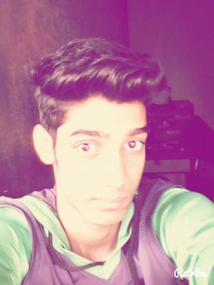 #im#swaggy#boy :) N #um#real#boy#belibeR:*