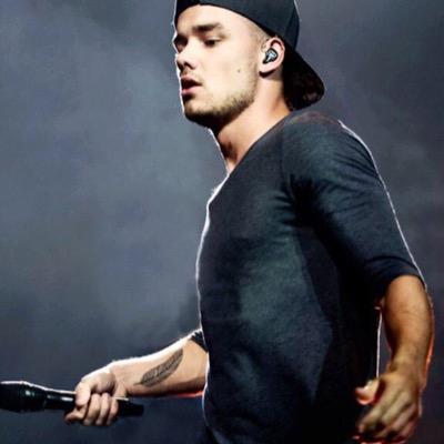 fav this tweet bc we're mutuals on @97ftlarry & im going on an unfollow spree, wouldn't wanna unfollow u !! :))
