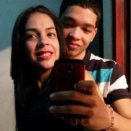 Soy sincera, soñadora, realista, amo sonreír, ¿lo que más amo? Es Ser Lo Que Soy. Pero mira que bella es la vida te sorprende cuando menos crees.ℒℴѵℯ  Medicina♥