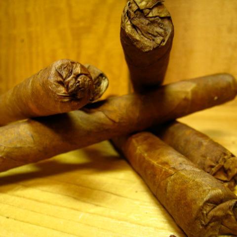 Oakbrook Tobacco started in 1976. Check out our hand rolled Carbonell cigar and the famous Mendez Y Lopez. https://t.co/OhsvlFcouj













Re branded from Oakb