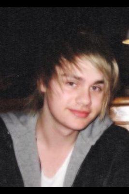 Please follow @flukeymikey..she will follow back!