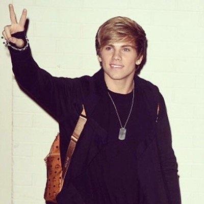 If I fave your tweet it has come up on Jordi's timeline :)