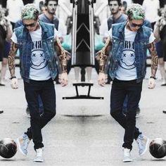 hey, im niałł, im 20, and im from ireland. 
||roleplay||gay||single||