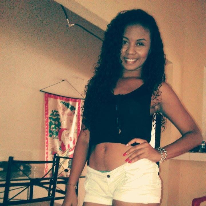 RouzBuelvas's profile picture. SOY ALGO DIFERENTE, ESTOY LOCA, ME CONFUNDO, ME ILUSIONO, ME RÍO SOLA, DESCONFÍO, TENGO DUDAS, CAIGO, ME LEVANTO Y DOY LA CARA, HAGO REÍR, ODIO SUFRIR, AMO VIVI