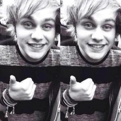 I gave you a free follow to try help you gain so follow @damnastxn for me please