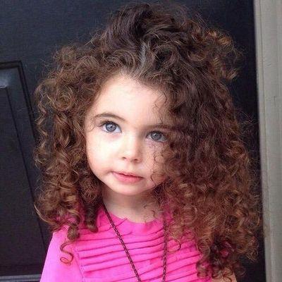 fjalesh's profile picture. S'është nevoja të qeshësh me zë të lartë, për mua një buzëqeshje e sinqertë do të vlente më shumë.