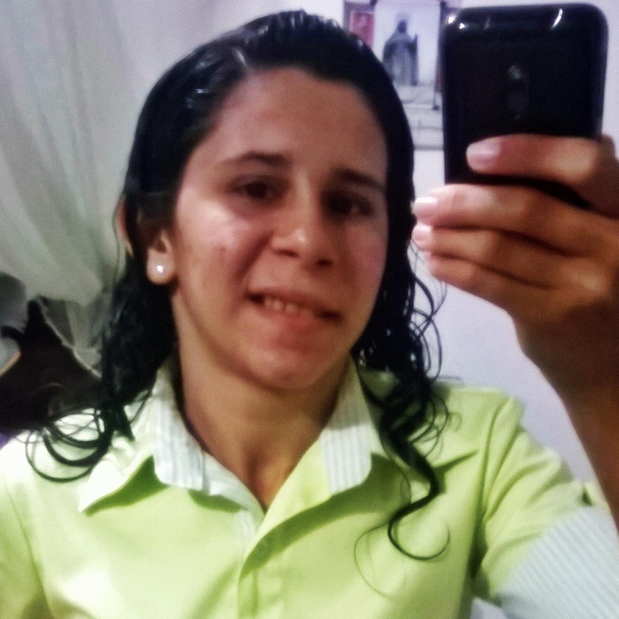 Tenho amor incondicional pelas pessoas que entram em minha vida e sinceramente, não sei o quanto isso é bom nos dias atuais. Talvez esse seja meu pior defeito.