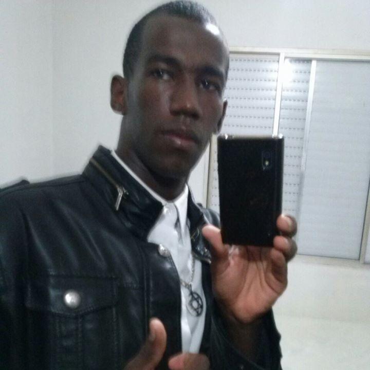 superhits99's profile picture. 