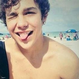 sou linda de mais e sou apaixonada com o austin mahone ele e lindo de mais igual a eu