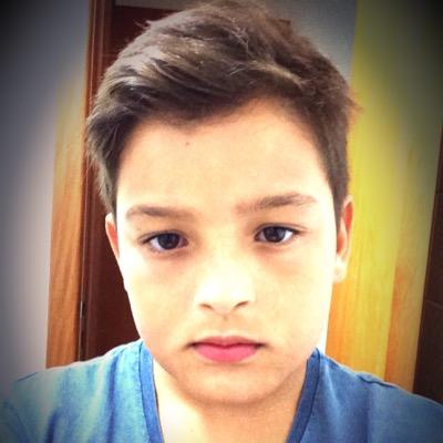 Gosto de zuar mais também quero tirar notas boas mas não consigo