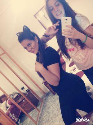 Murciana hasta la muerte , amante de los animales y del deporte   ,  como estilo de vida la musica y el baile   ,soy luchadora  , persistente ....