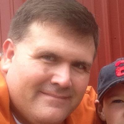 I’m originally from Kingston Tennessee. Now I live in the Nashville area.