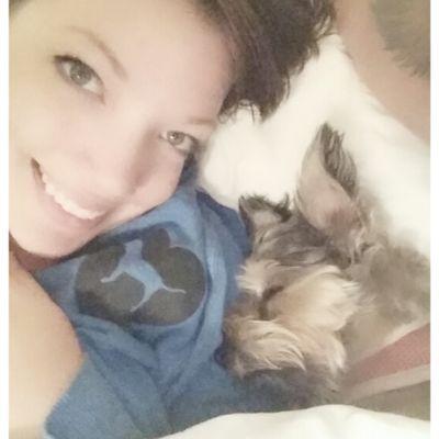 anniecneal's profile picture. I don't understand twitter