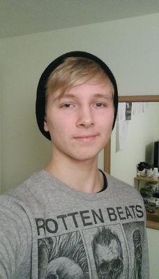 28a0c994aa6b404's profile picture. I am a 15 year old boy I skateboard , trials bike and I love talking to new people .