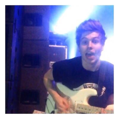 hey I just gave you a free follow x please follow @fireprooflukee