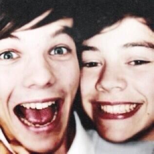 PLEASE FOLLOW @94scHEShire + @vansftIouis THEY GAVE YOU A FREE FOLLOW ALSO RT PINNED TWEETS FOR A FB