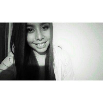 Heureuse, qui ne s'attache à rien :3