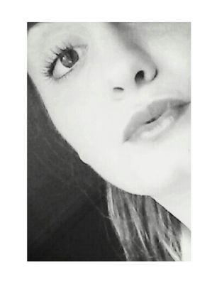 † Diecisiete rocíos.. si sabes quién eres, no necesitas demostrar nada. Instagram: @saraiflores97