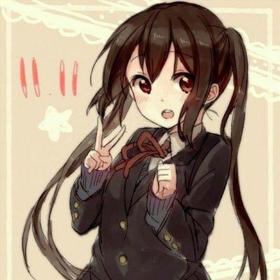 18. Futura guitarrista y entrenadora pokémon en ocasiones, ¡cada día más cerca de mi sueño! No me rendiré, Murkrow y yo podemos con todo.