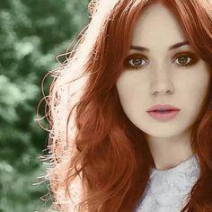 |20| Daughter of @Mocking_SHIELD. Redhead and spoiled. University of London: Biology. Gymnast. SHIELD. A powerful secret. [#RP OC] //Mini Morse//