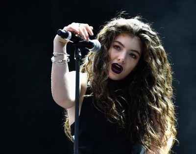I'm a singer, actress and dancer my idole:Marie-Mai&lorde