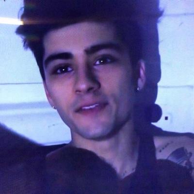 hey don't follow this acc, but can you please follow @zaynftcurly ?? just ask for a follow back !! ☺☺ @zaynftcurly @zaynftcurly