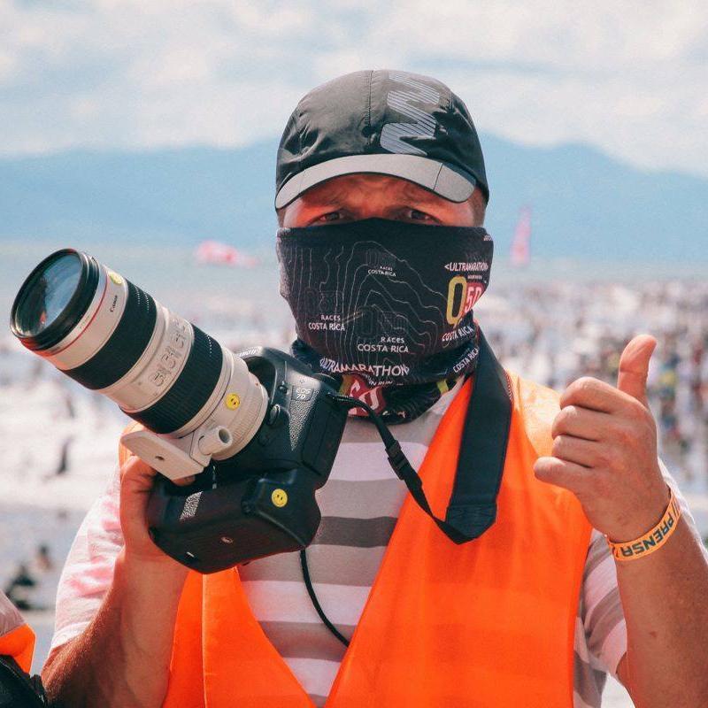 amante de la fotografía, sobre todo deportes de aventura, acción, motores, atletismo..