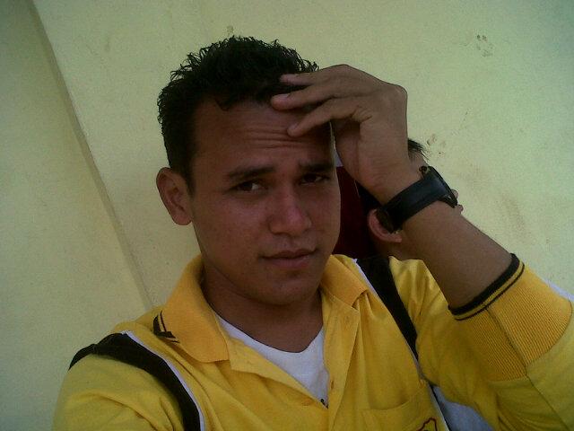 julfian_samosir's profile picture. 