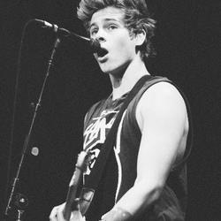Lukesgirl__'s profile picture. my heart says yes, but my mom says no.