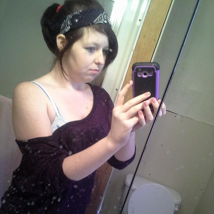 Thee name is Nikki Im 20 years old and completely happy with the amazing man im with. i love him. I have a 3 year old son who means the world to me3