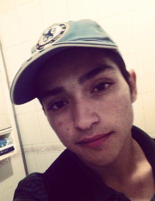 tomiAgustin_'s profile picture. Dile que la quiero y tengo además cama porro vino y paz